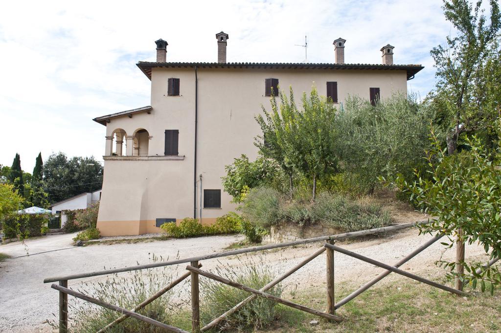 Gasthaus Casa Castellina Foligno Exterior foto